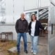 Mats och Åsa står i dörröppningen till Viaducts lokaler. Foto.